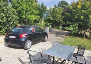 Outdoor dining - Maisonnette 48 m² private parking calm & comfort (Castres)