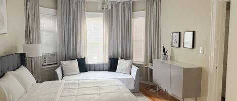 3 bedrooms, desk, iron/ironing board, free WiFi