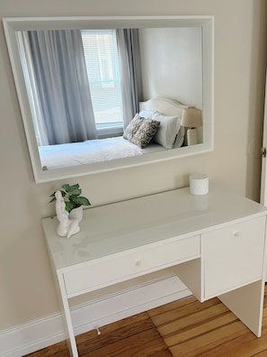 3 bedrooms, desk, iron/ironing board, free WiFi