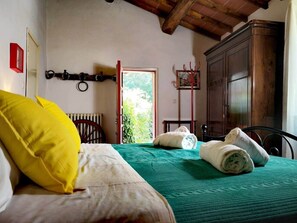 4 chambres, fer et planche à repasser, draps fournis