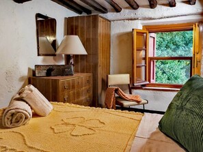 4 bedrooms, iron/ironing board, bed sheets - Historic Tuscan Home: Your Retreat in Lucca (Capannori)