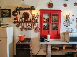 Fridge, microwave, oven, stovetop - Historic Tuscan Home: Your Retreat in Lucca (Capannori)