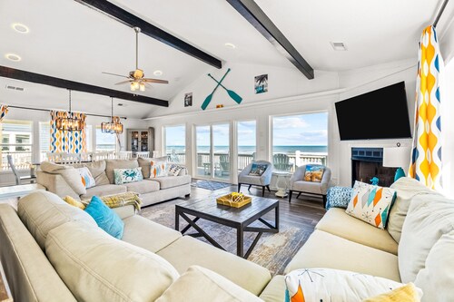 Beachfront Villa Royale OBX: Oceanfront | Dog Allowed | Private Pool | Hot Tub