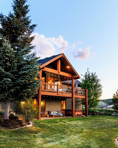 Spacious Mountain Retreat near Park City with Theater, Views and Hot Tub