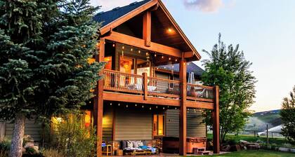 Spacious Mountain Retreat near Park City with Theater, Views and Hot Tub