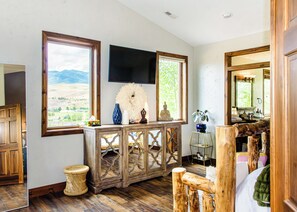 7 bedrooms, iron/ironing board, WiFi, bed sheets