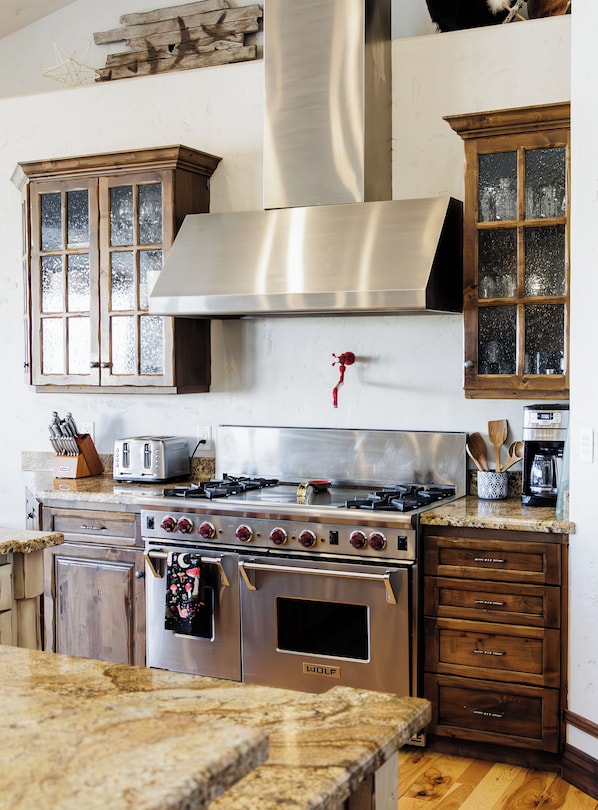 Micro-ondas, fogão, cooktop, lava-louças