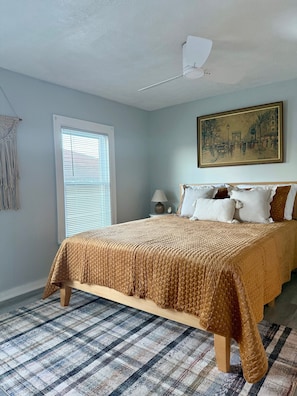 3 bedrooms, desk, free WiFi, bed sheets
