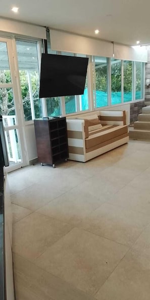 Estudi en suite romàntic, 1 llit de matrimoni gran | Wifi gratuïta i habitacions accessibles amb cadira de rodes