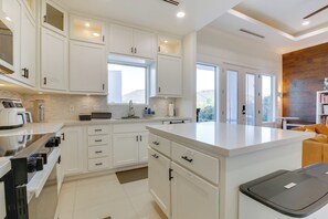 Fridge, microwave, stovetop, dishwasher - Resort-Style Brownsville Home: Private Pool & Gym (Brownsville)