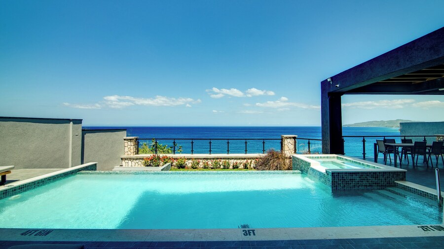 Luxury Oceanfront Villa Fully Staffed