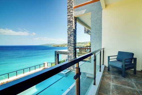 Luxury Oceanfront Villa Fully Staffed