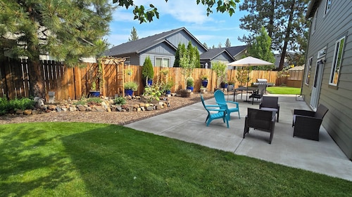 2 min to Downtown, Family Friendly, XBOX, Arcade, Game Rm, Outdoor Patio w/ BBQ,