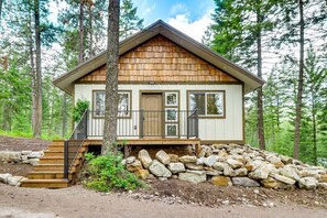 Exterior detail - Romantic Forest Cabin by Flathead Lake (Polson)