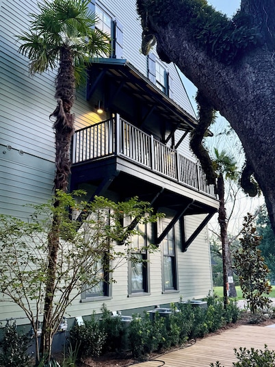 The Pullman House #822 - Downtown Townhouse with Pool