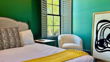 3 habitaciones, tabla de planchar con plancha, wifi y ropa de cama