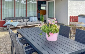 Outdoor dining - Beautiful home in Pandrup with WiFi (Pandrup)