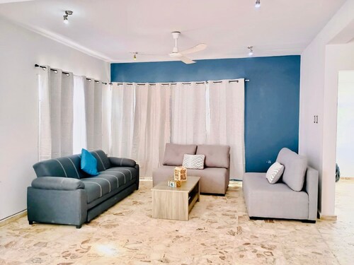 Tuxpan A/A 4BE-2.5BA-2 parking