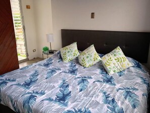 Iron/ironing board, Internet, bed sheets