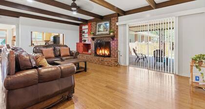 Rustic Retreat : Indoor Fireplace - Grill - Fire Pit