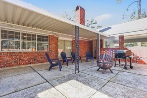 Terrace/patio - Grill, Indoor Fireplace,  Fire Pit, (Baton Rouge)