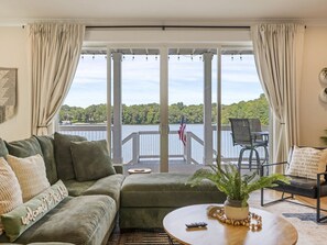 TV, fireplace - Barefoot Dreams Waterfront w/Flat Lot, Pool, Paddleboards (Winchester)