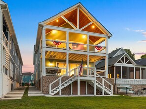 Exterior - Barefoot Dreams Waterfront w/Flat Lot, Pool, Paddleboards (Winchester)