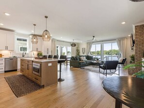 Interior - Barefoot Dreams Waterfront w/Flat Lot, Pool, Paddleboards (Winchester)