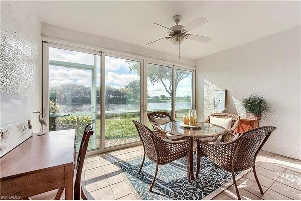 Dining - Spring Run Golf Club Coach Home 2BR/2BA includes golf club amenities (Bonita Springs)