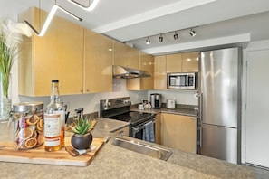 Mikrowelle, Herdplatte, Geschirrspüler