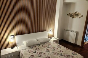 4 Schlafzimmer, Bügeleisen/Bügelbrett, Bettwäsche
