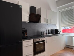 Fridge, oven, stovetop, dishwasher