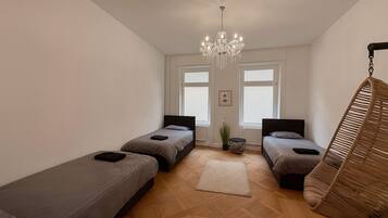 5 bedrooms, WiFi, bed sheets