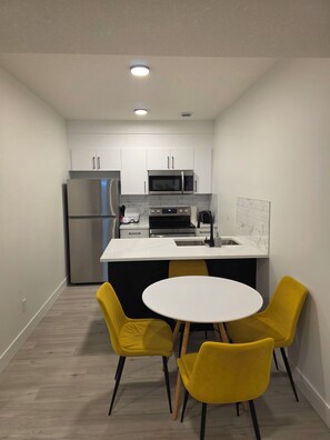 Fridge, microwave, oven, stovetop - Cozy retreat (Edmonton)