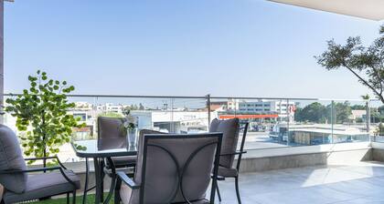Doria 2-Bedroom Apartment & Balcony in Larnaca