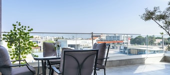 Doria 2-Bedroom Apartment & Balcony in Larnaca