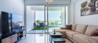 Doria 2-Bedroom Apartment & Balcony in Larnaca