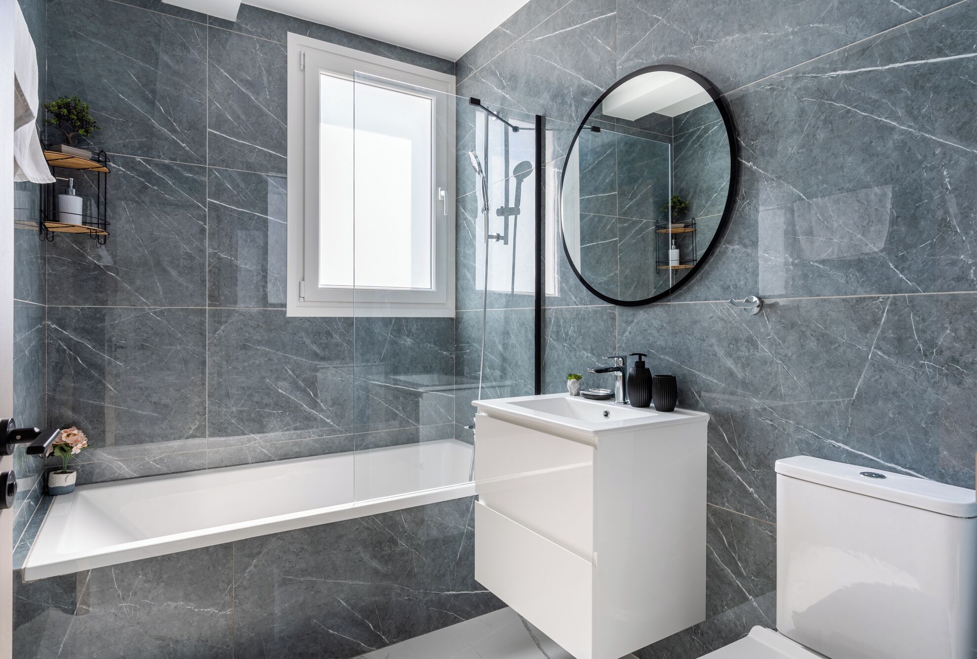 Apartment, 2 Bedrooms, Kitchen, City View | Bathroom | Free toiletries, hair dryer, towels, soap