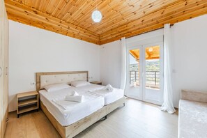 3 slaapkamers, een strijkplank/strijkijzer, gratis wifi, beddengoed