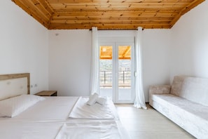 2 bedrooms, iron/ironing board, free WiFi, bed sheets