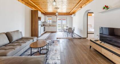 Hillside Apartment Gjirokastër | 2 by PikHost