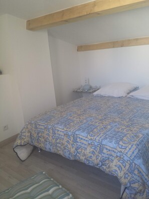 2 bedrooms, iron/ironing board