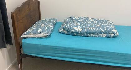 Nice and tidy 3 bedrooms apartment, free parking, Close to mall, bus, Eden Park