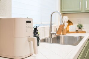 Refrigerador, horno, parrilla de estufa y lavavajillas