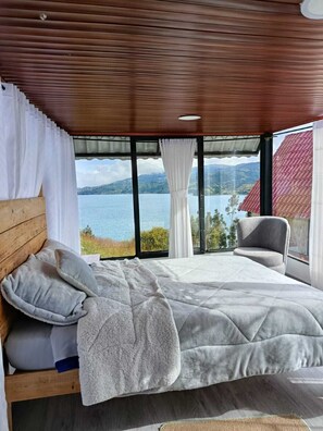 Chambre classique double, vue sur le lac | Accès au Wi-Fi (inclus)