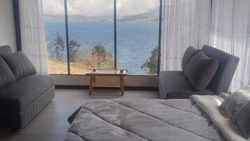 Quarto quádruplo clássico, vista para o lago | Wi-Fi de cortesia
