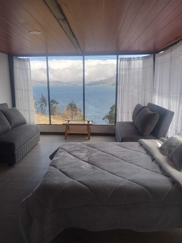 Habitación cuádruple clásica, vistas al lago | Wifi gratis