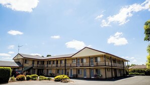 A two-story motel with a flat roof, multiple balconies, and a parking lot. - Lilac City Motor Inn 2 Bedroom Interconnect 9/10 (Goulburn)