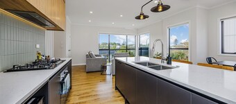 Spacious 4-bedroom house in wonderful Auckland with AC