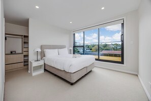 4 室のベッドルーム、アイロン / アイロン台、WiFi、ベッドシーツ